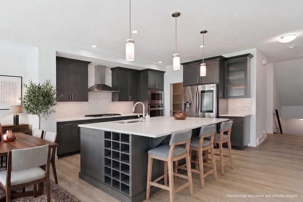 17 Crestbrook Hill Sw, Calgary, AB