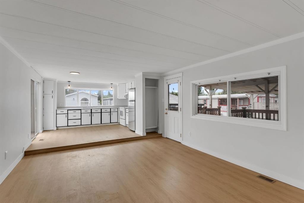 3223 83 Street Nw, Calgary, AB