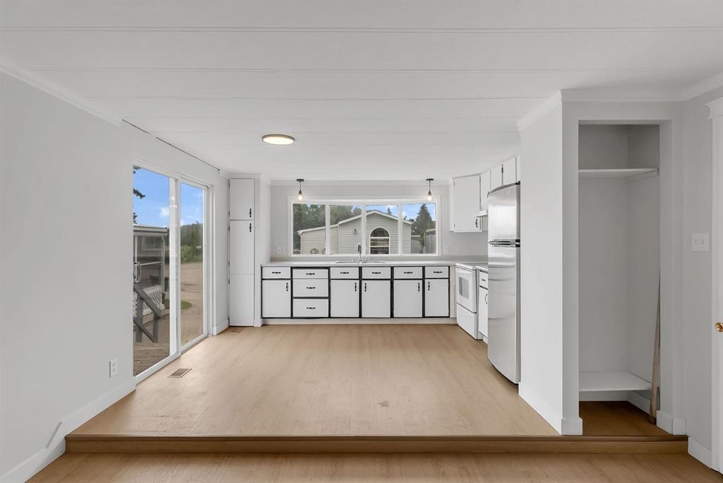 3223 83 Street Nw, Calgary, AB