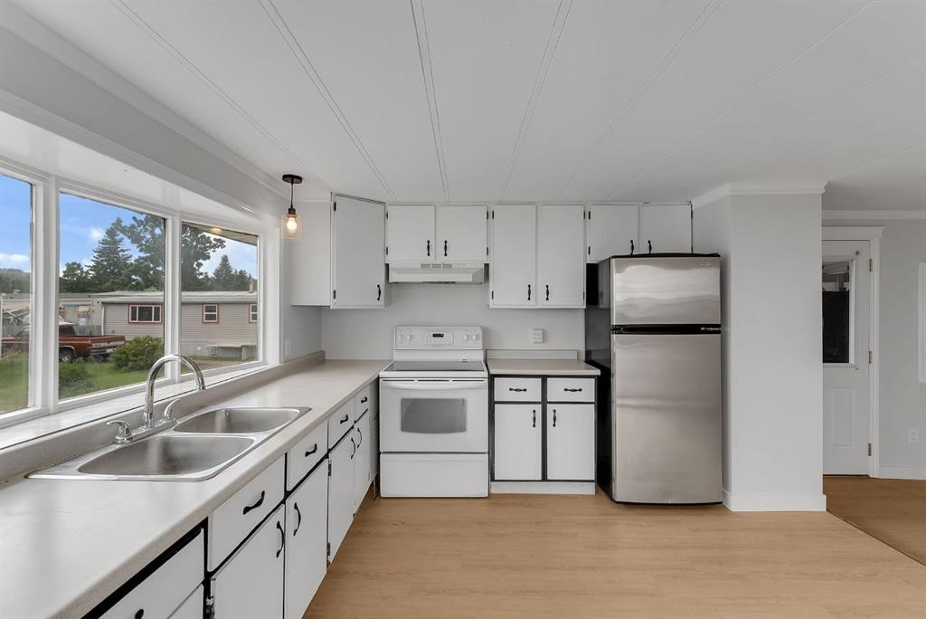 3223 83 Street Nw, Calgary, AB