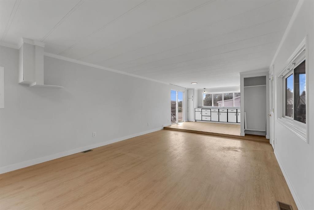 3223 83 Street Nw, Calgary, AB