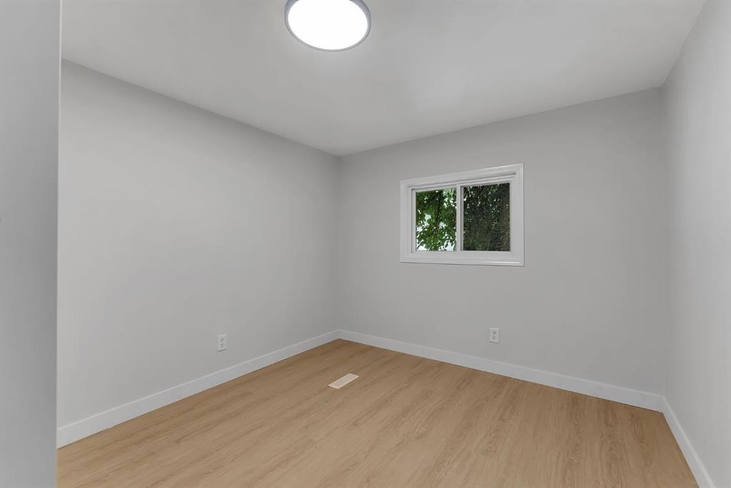 3223 83 Street Nw, Calgary, AB