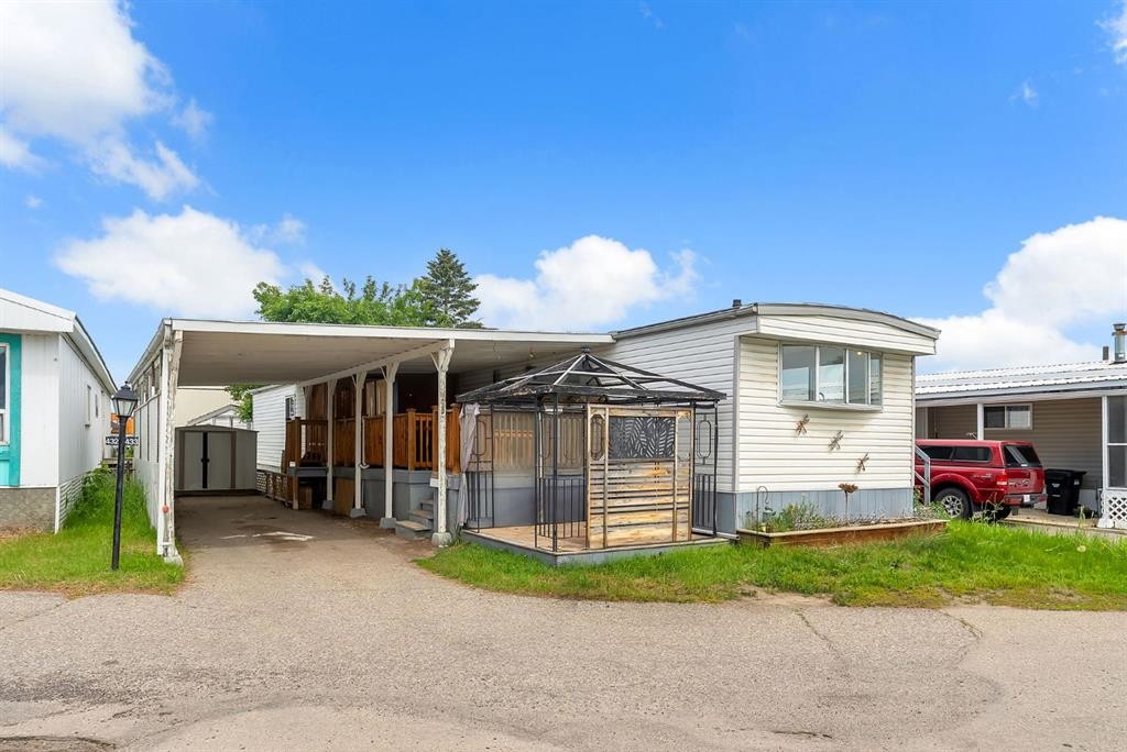 3223 83 Street Nw, Calgary, AB