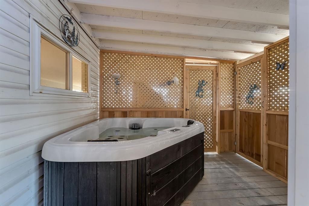 3223 83 Street Nw, Calgary, AB