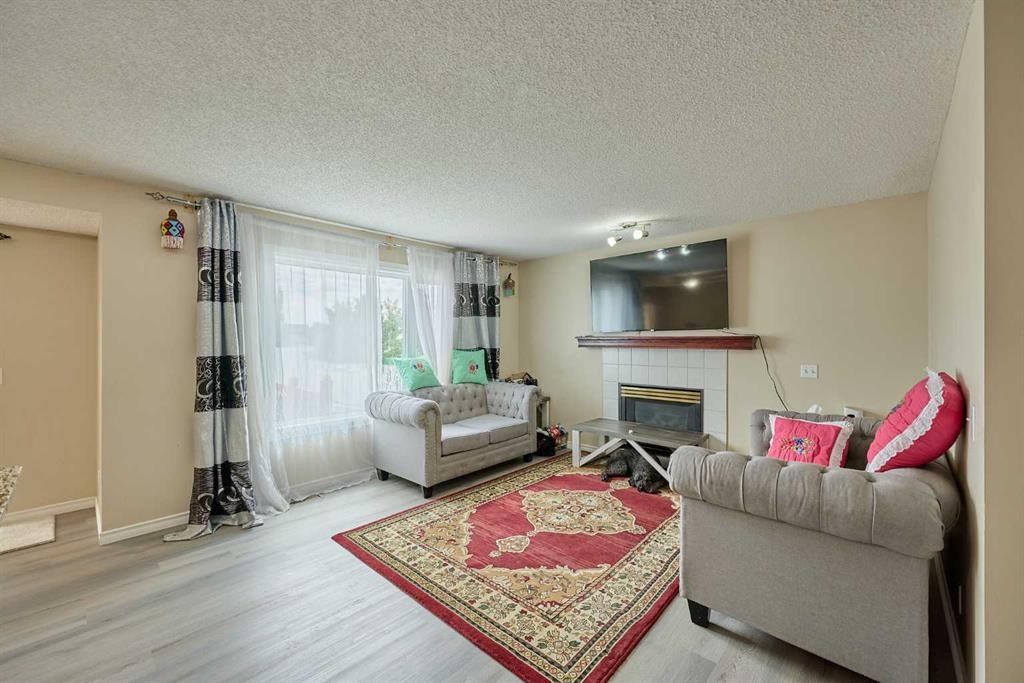 117 Douglas Ridge Circle Se, Calgary, AB