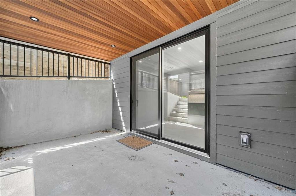 924 33A Street Nw, Calgary, AB - Outdoor With Exterior