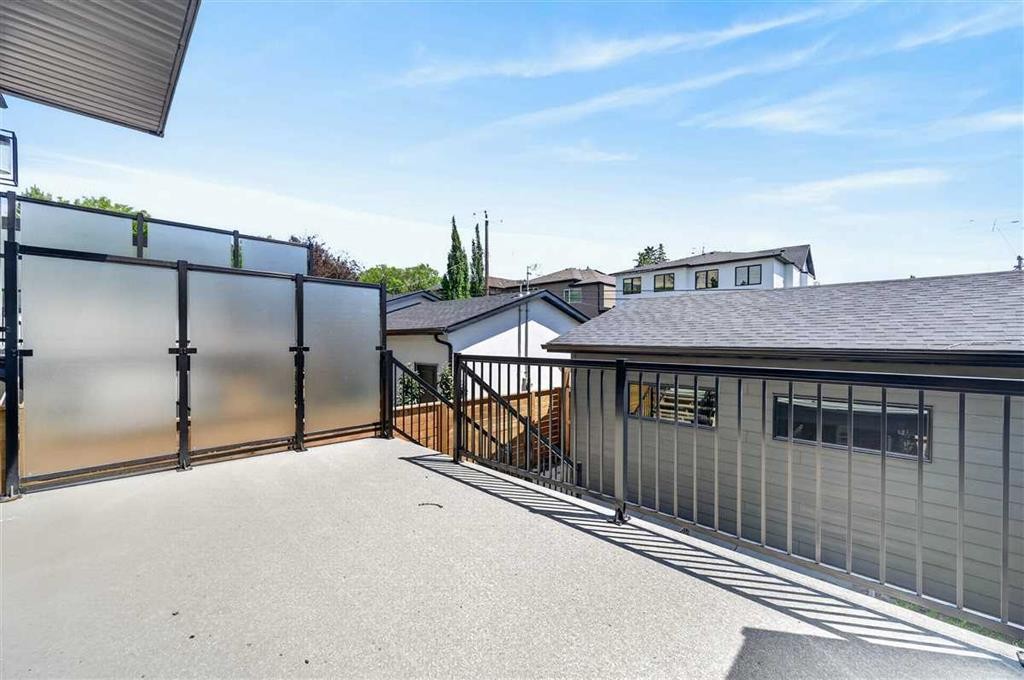 924 33A Street Nw, Calgary, AB - Outdoor With Exterior
