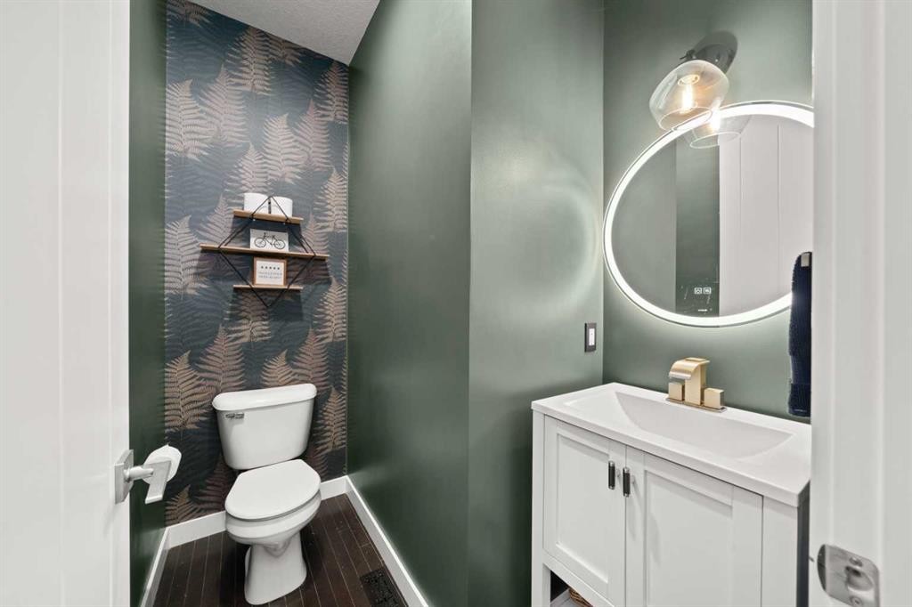 172 Mcivor Terrace, Chestermere, AB - Indoor Photo Showing Bathroom