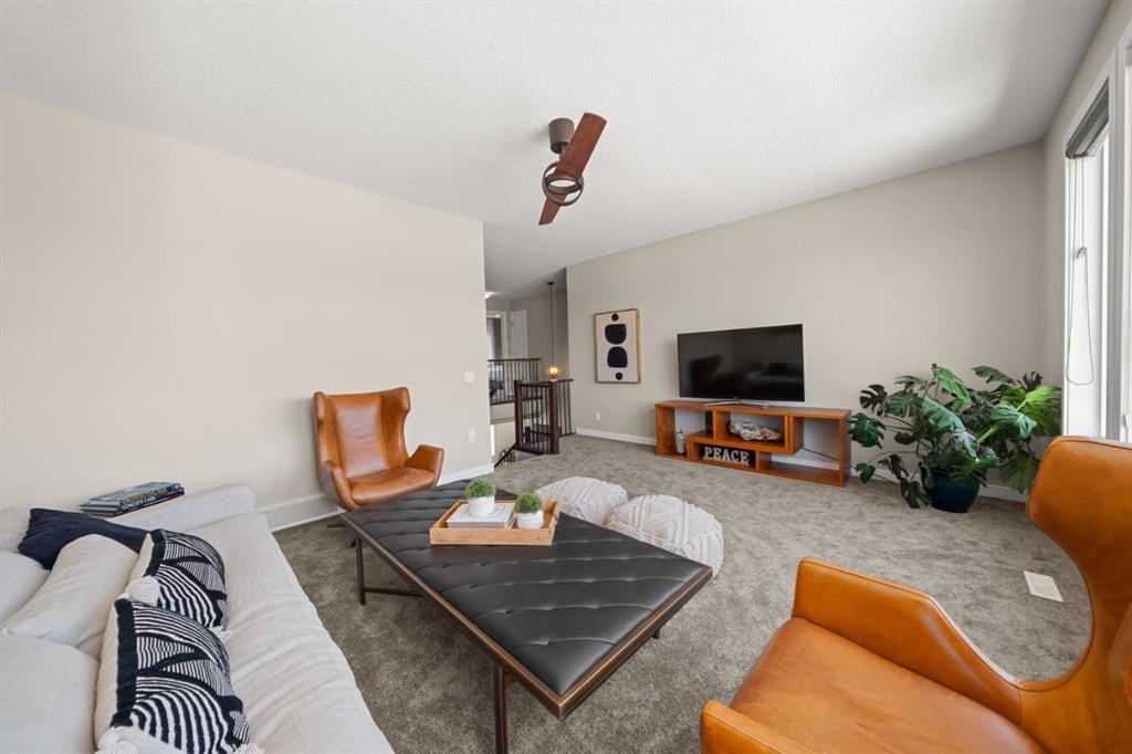 172 Mcivor Terrace, Chestermere, AB - Indoor Photo Showing Living Room