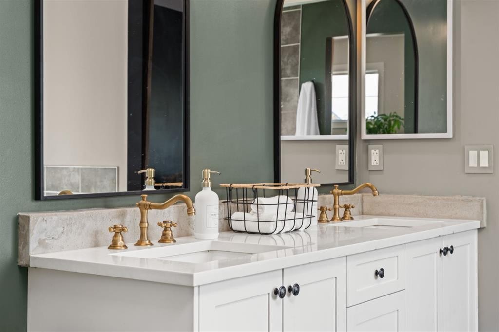 172 Mcivor Terrace, Chestermere, AB - Indoor Photo Showing Bathroom