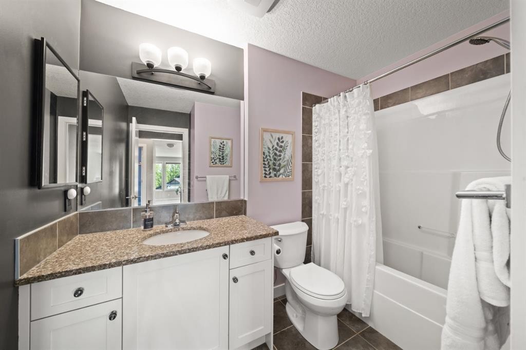 172 Mcivor Terrace, Chestermere, AB - Indoor Photo Showing Bathroom
