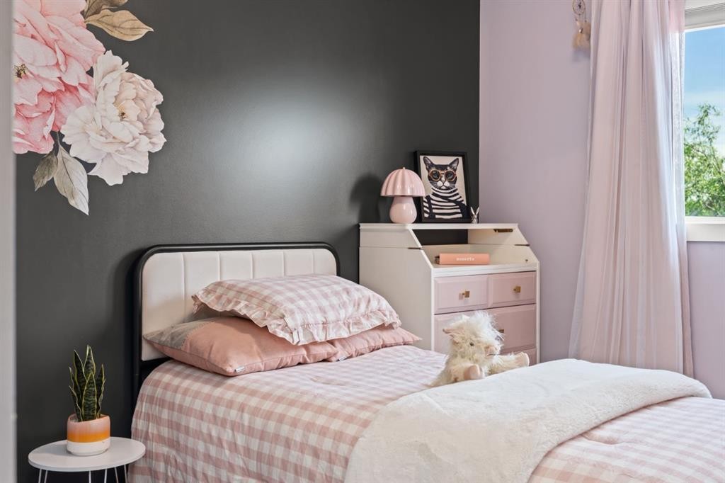 172 Mcivor Terrace, Chestermere, AB - Indoor Photo Showing Bedroom