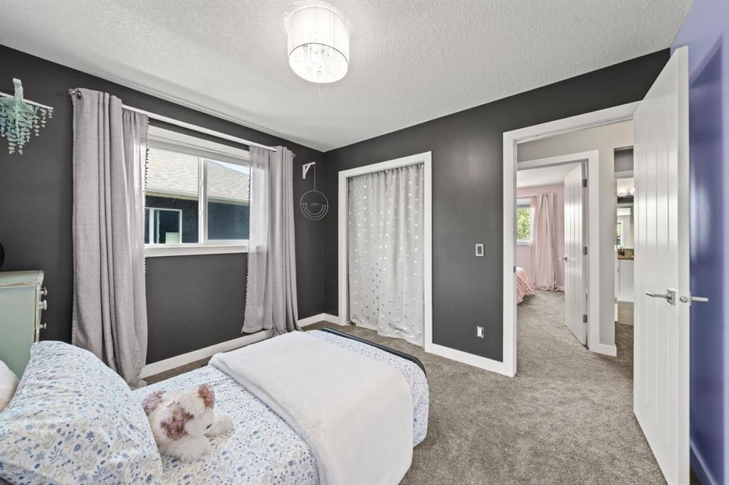 172 Mcivor Terrace, Chestermere, AB - Indoor Photo Showing Bedroom