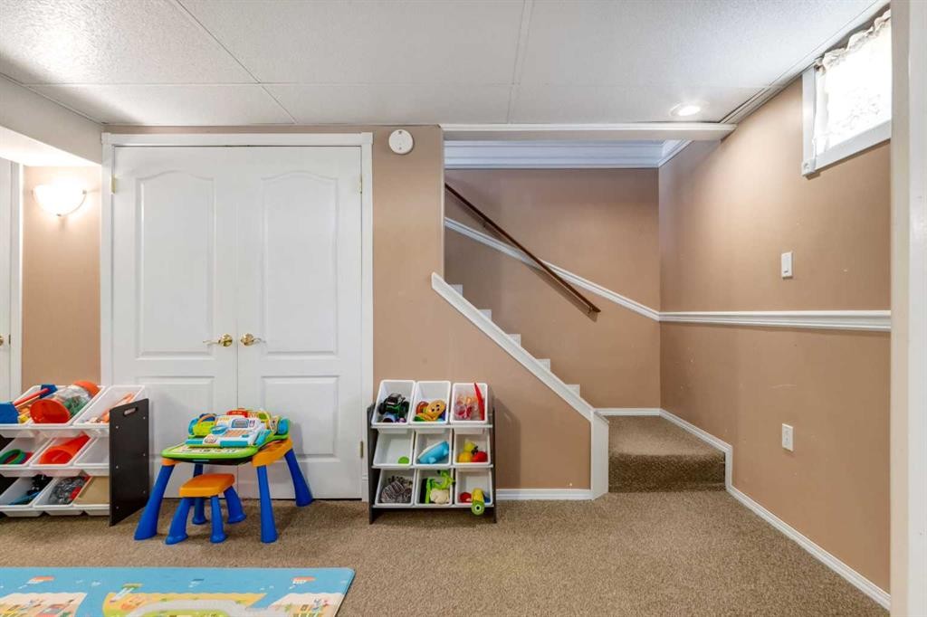23 Heston Street Nw, Calgary, AB