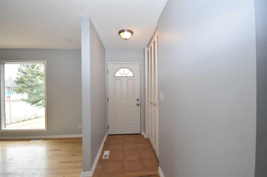 2604 106 Avenue Sw, Calgary, AB
