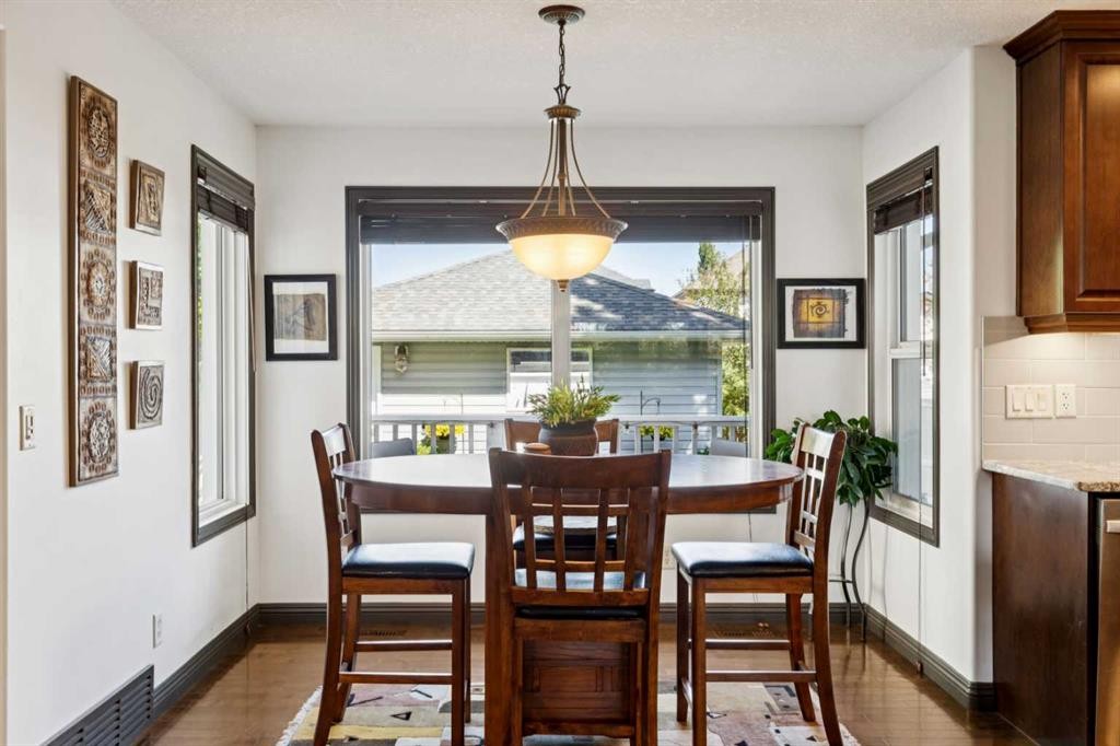 316 Prestwick Terrace Se, Calgary, AB - Indoor Photo Showing Dining Room