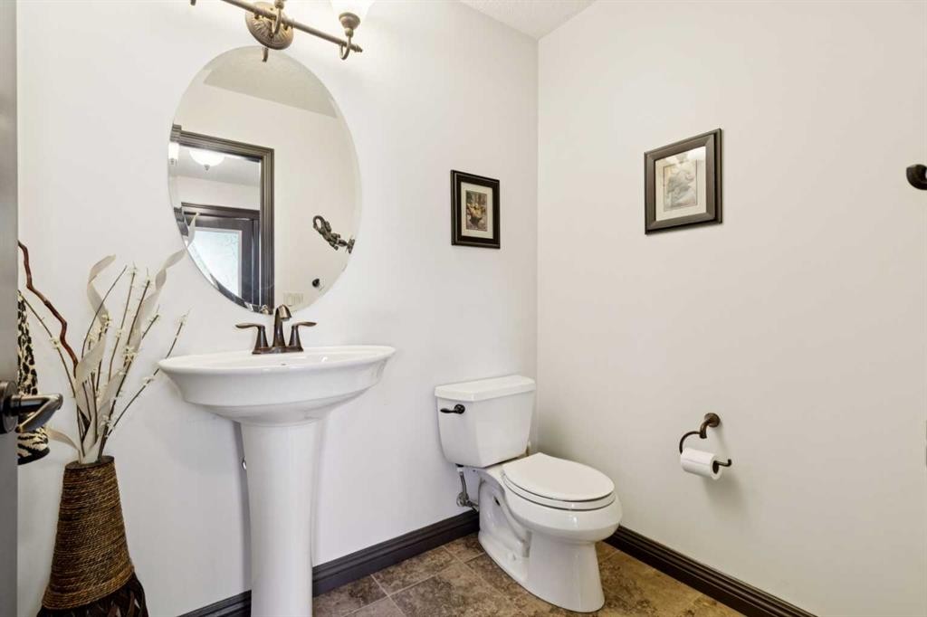316 Prestwick Terrace Se, Calgary, AB - Indoor Photo Showing Bathroom