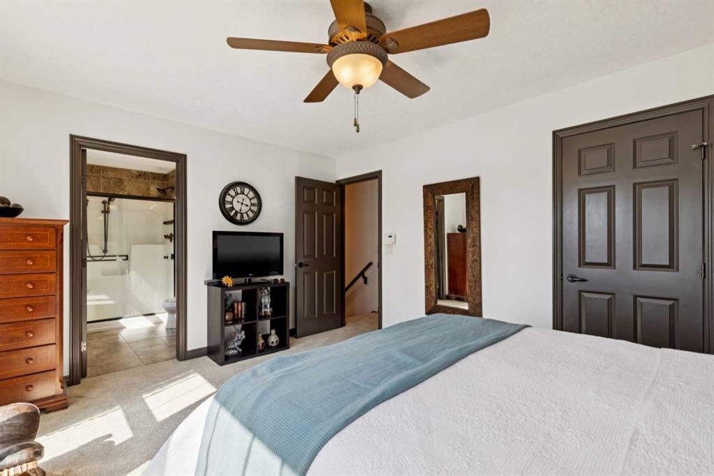 316 Prestwick Terrace Se, Calgary, AB - Indoor Photo Showing Bedroom