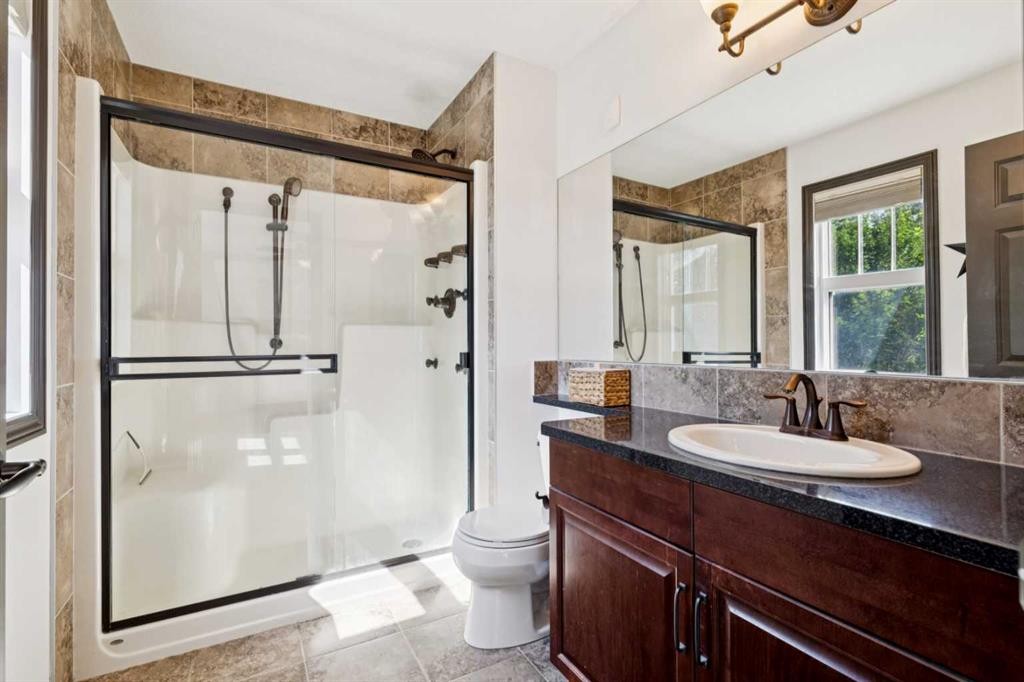 316 Prestwick Terrace Se, Calgary, AB - Indoor Photo Showing Bathroom