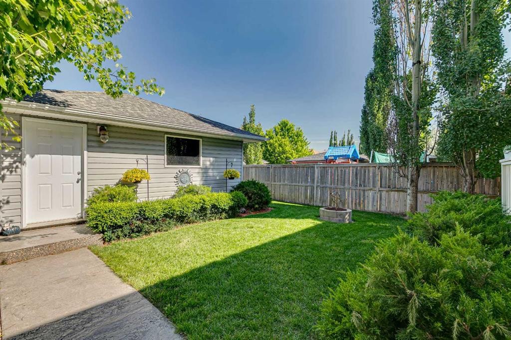 316 Prestwick Terrace Se, Calgary, AB - Outdoor