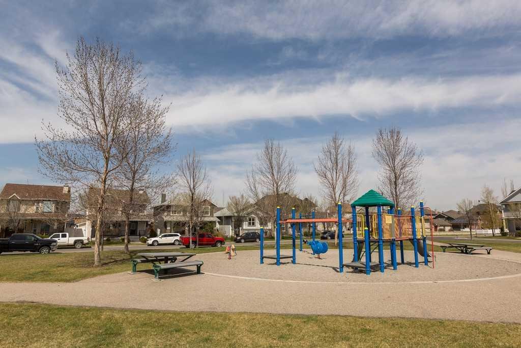 316 Prestwick Terrace Se, Calgary, AB - Outdoor