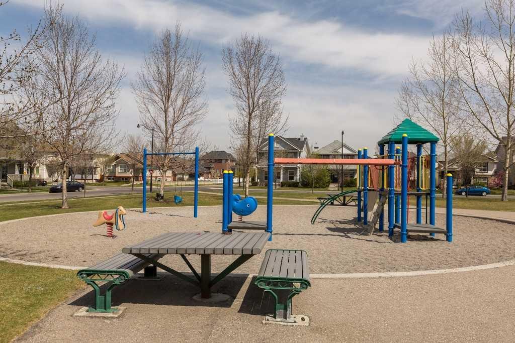 316 Prestwick Terrace Se, Calgary, AB - Outdoor