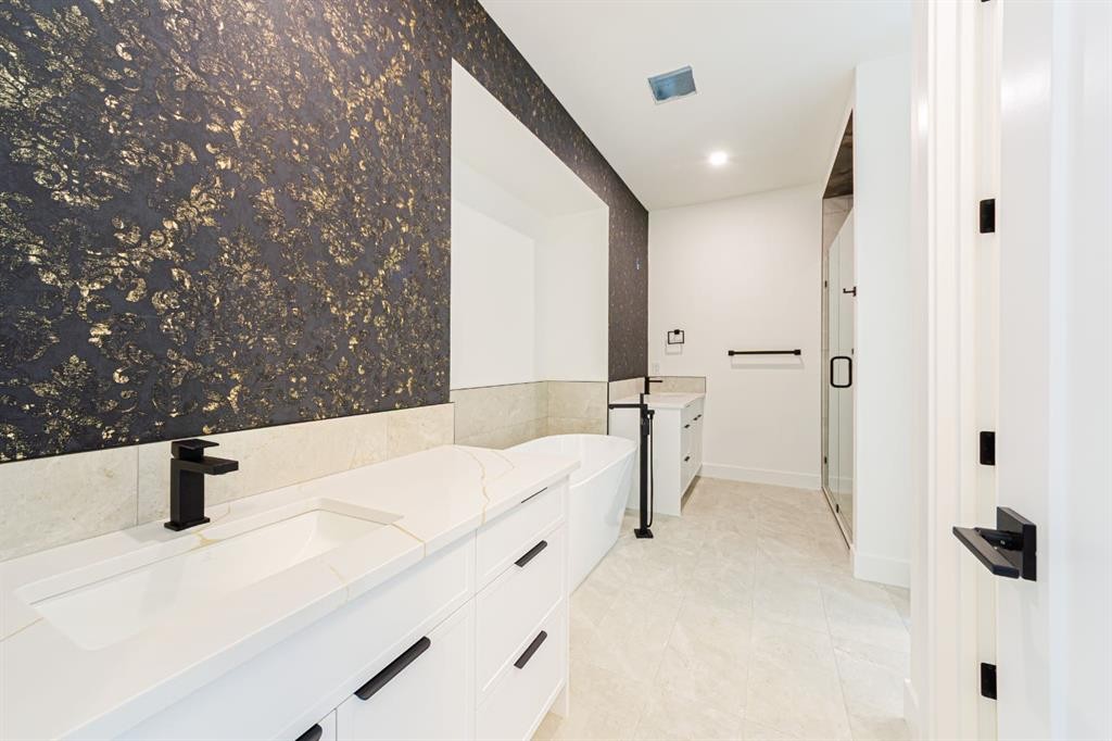 2028 36 Street Sw, Calgary, AB - Indoor Photo Showing Bathroom