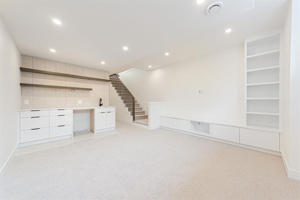 2028 36 Street Sw, Calgary, AB - Indoor Photo Showing Other Room