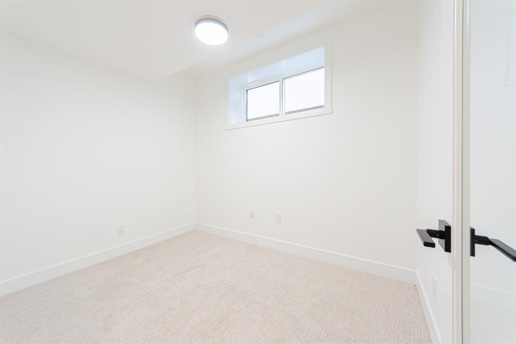 2028 36 Street Sw, Calgary, AB - Indoor Photo Showing Other Room