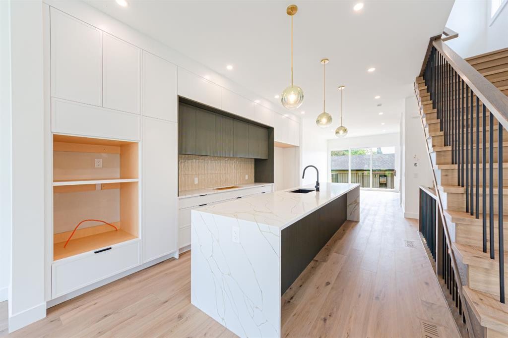 2028 36 Street Sw, Calgary, AB - Indoor Photo Showing Kitchen With Upgraded Kitchen