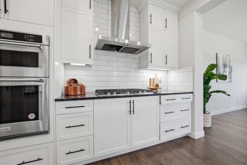 114 Corner Meadows Grove Ne, Calgary, AB - Indoor Photo Showing Kitchen With Upgraded Kitchen