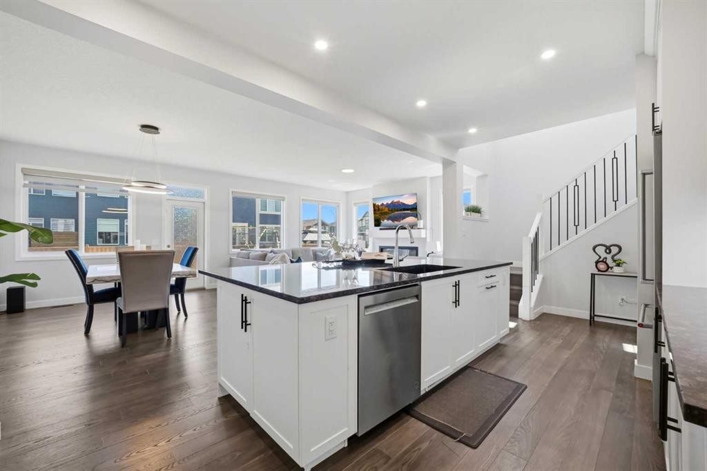 114 Corner Meadows Grove Ne, Calgary, AB - Indoor Photo Showing Kitchen With Upgraded Kitchen