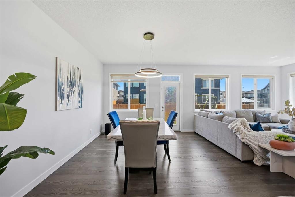114 Corner Meadows Grove Ne, Calgary, AB - Indoor Photo Showing Living Room