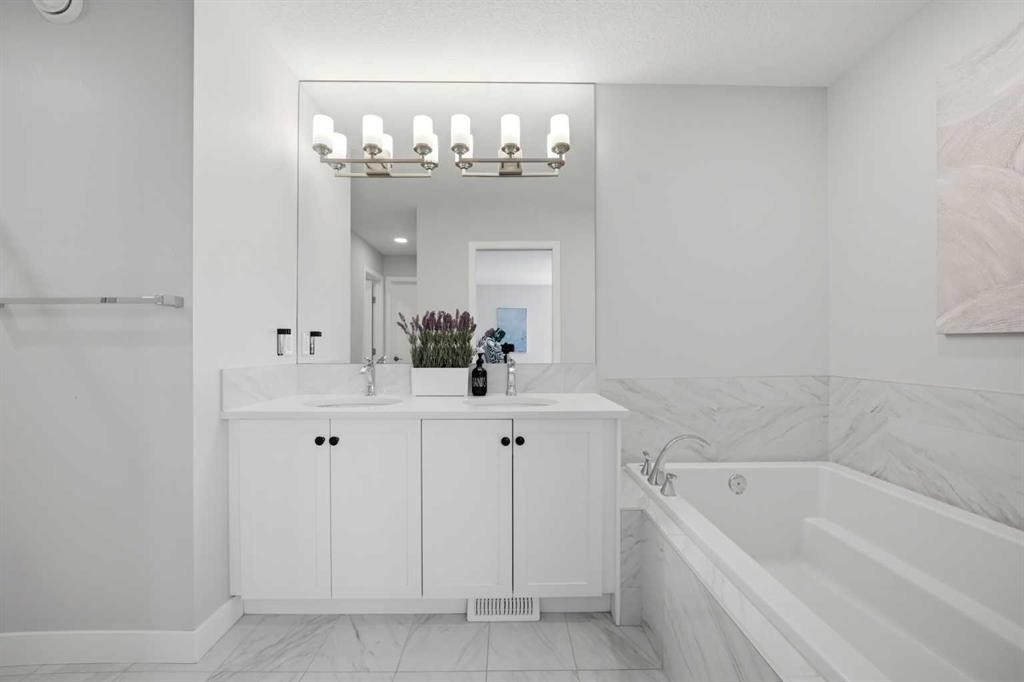 114 Corner Meadows Grove Ne, Calgary, AB - Indoor Photo Showing Bathroom