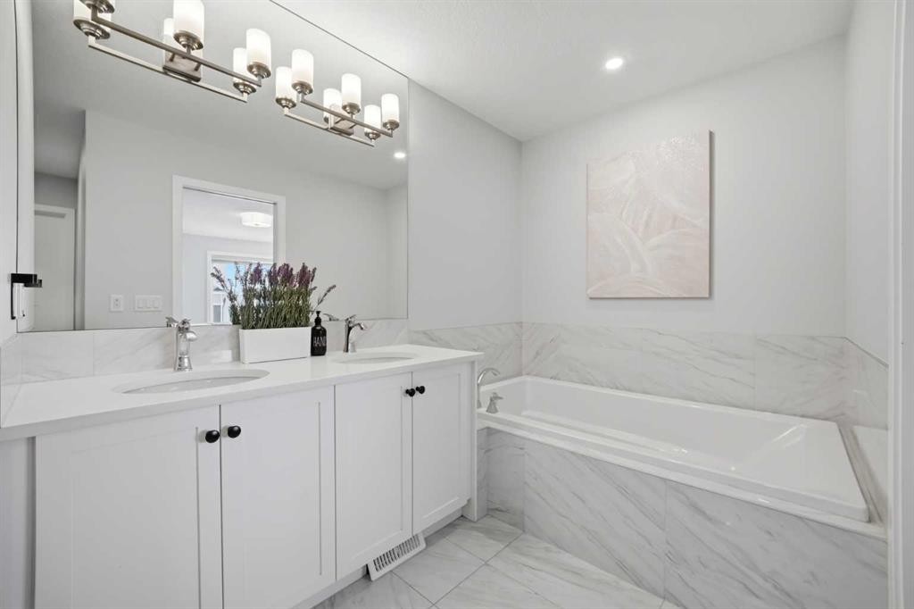 114 Corner Meadows Grove Ne, Calgary, AB - Indoor Photo Showing Bathroom