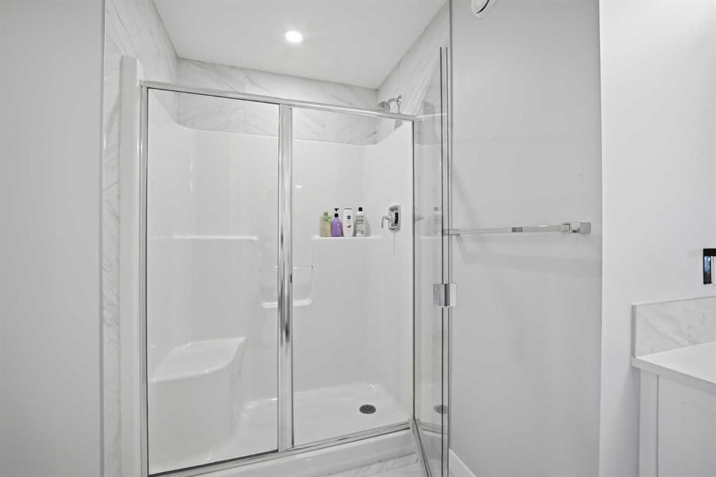 114 Corner Meadows Grove Ne, Calgary, AB - Indoor Photo Showing Bathroom