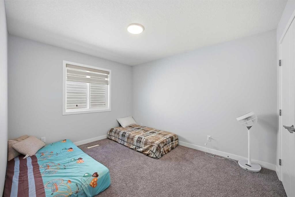 114 Corner Meadows Grove Ne, Calgary, AB - Indoor Photo Showing Bedroom
