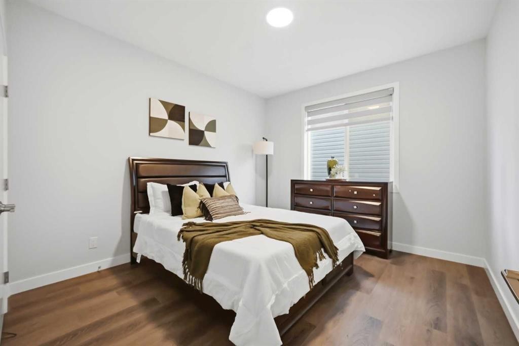 114 Corner Meadows Grove Ne, Calgary, AB - Indoor Photo Showing Bedroom