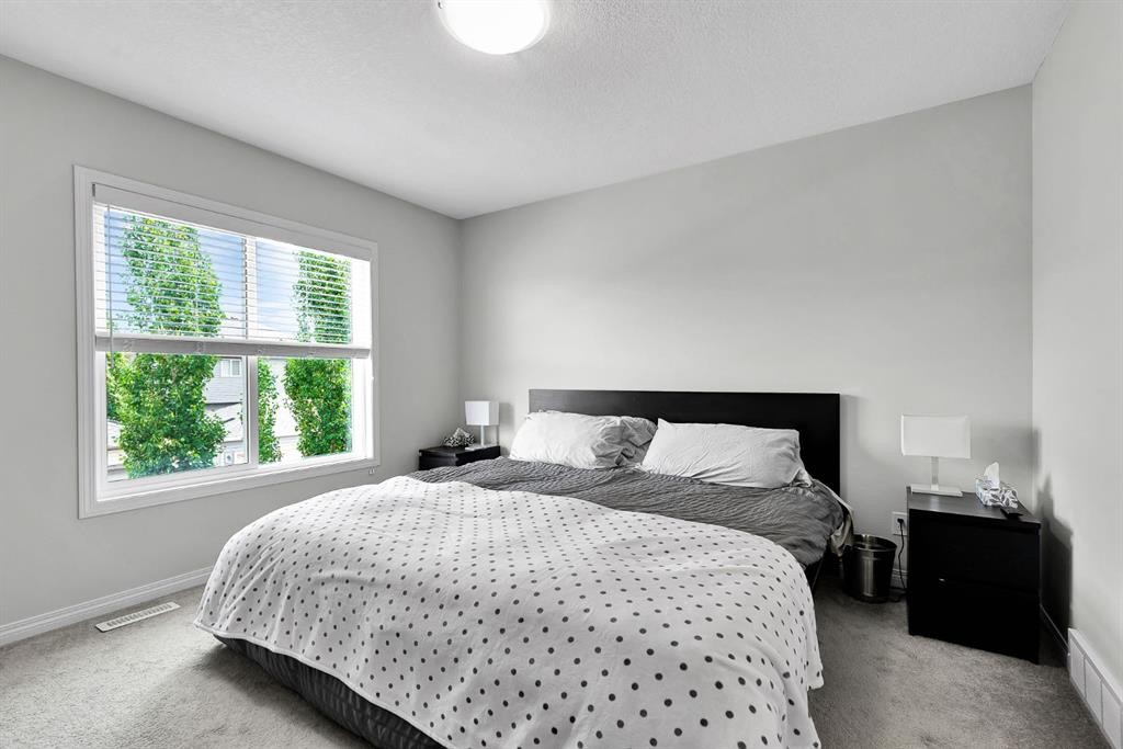 40 Legacy Glen Street Se, Calgary, AB - Indoor Photo Showing Bedroom