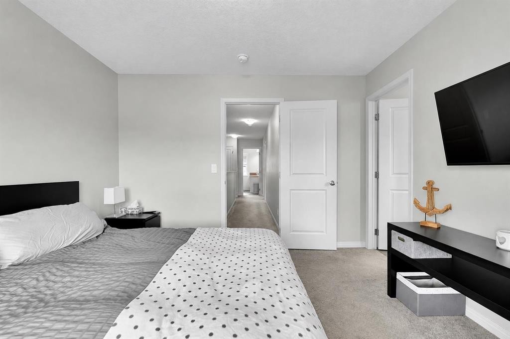 40 Legacy Glen Street Se, Calgary, AB - Indoor Photo Showing Bedroom