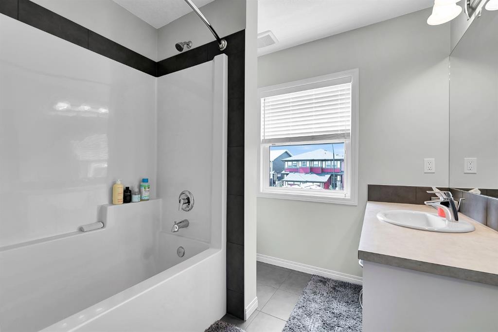 40 Legacy Glen Street Se, Calgary, AB - Indoor Photo Showing Bathroom