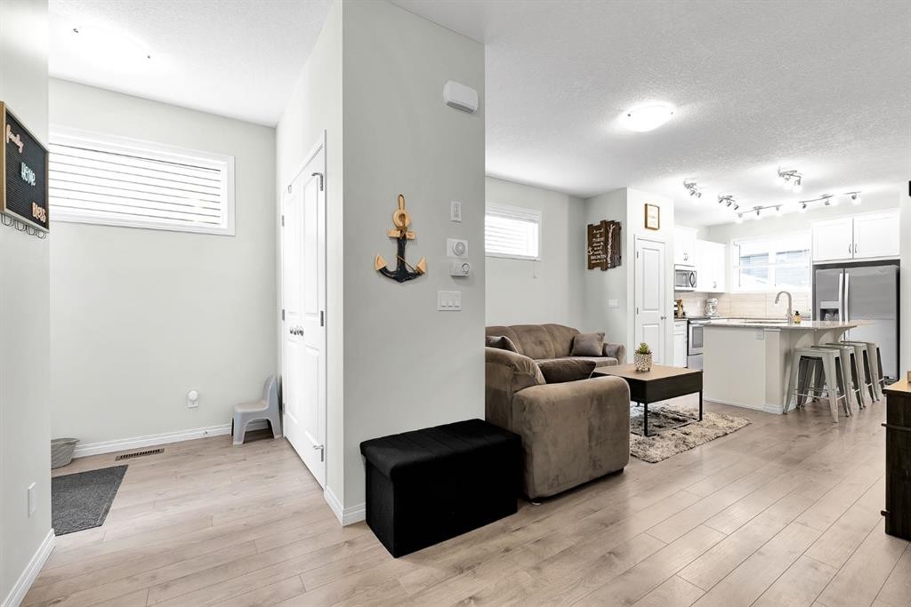 40 Legacy Glen Street Se, Calgary, AB - Indoor Photo Showing Other Room