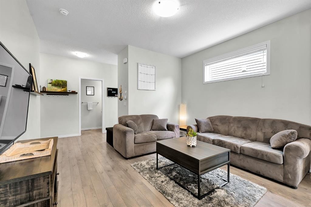 40 Legacy Glen Street Se, Calgary, AB - Indoor Photo Showing Living Room
