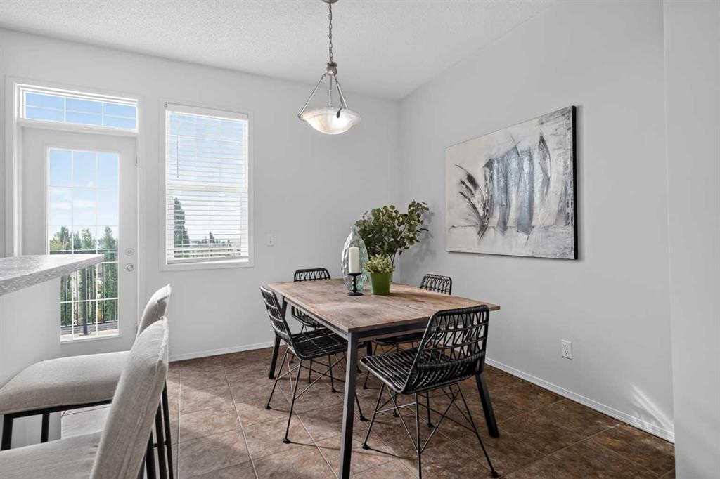 21-43 Springborough Boulevard Sw, Calgary, AB - Indoor Photo Showing Dining Room