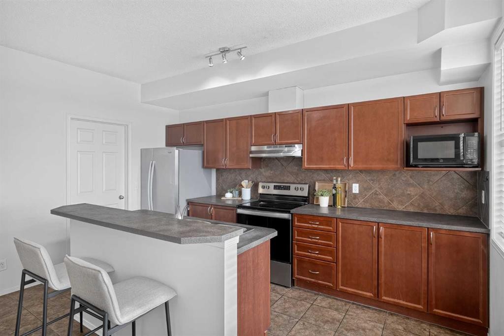 21-43 Springborough Boulevard Sw, Calgary, AB - Indoor Photo Showing Kitchen