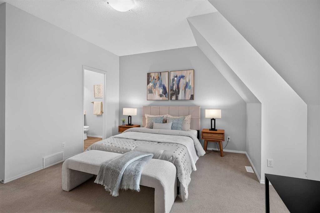 21-43 Springborough Boulevard Sw, Calgary, AB - Indoor Photo Showing Bedroom
