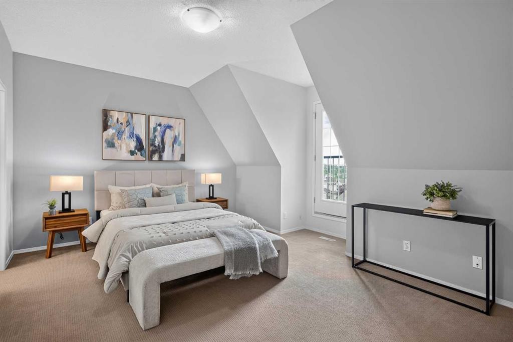21-43 Springborough Boulevard Sw, Calgary, AB - Indoor Photo Showing Bedroom