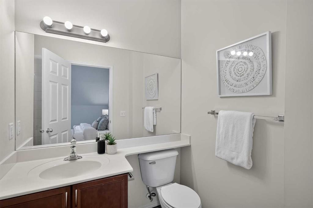 21-43 Springborough Boulevard Sw, Calgary, AB - Indoor Photo Showing Bathroom