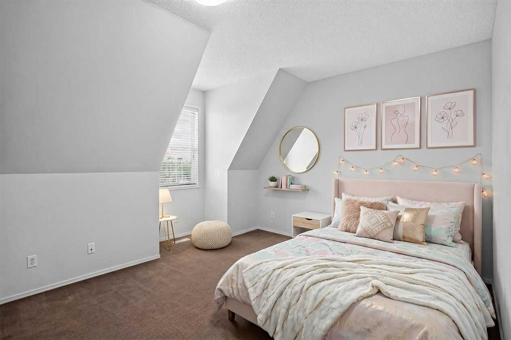 21-43 Springborough Boulevard Sw, Calgary, AB - Indoor Photo Showing Bedroom