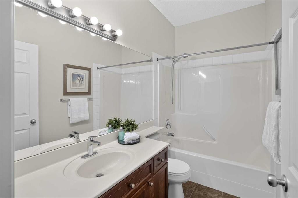 21-43 Springborough Boulevard Sw, Calgary, AB - Indoor Photo Showing Bathroom
